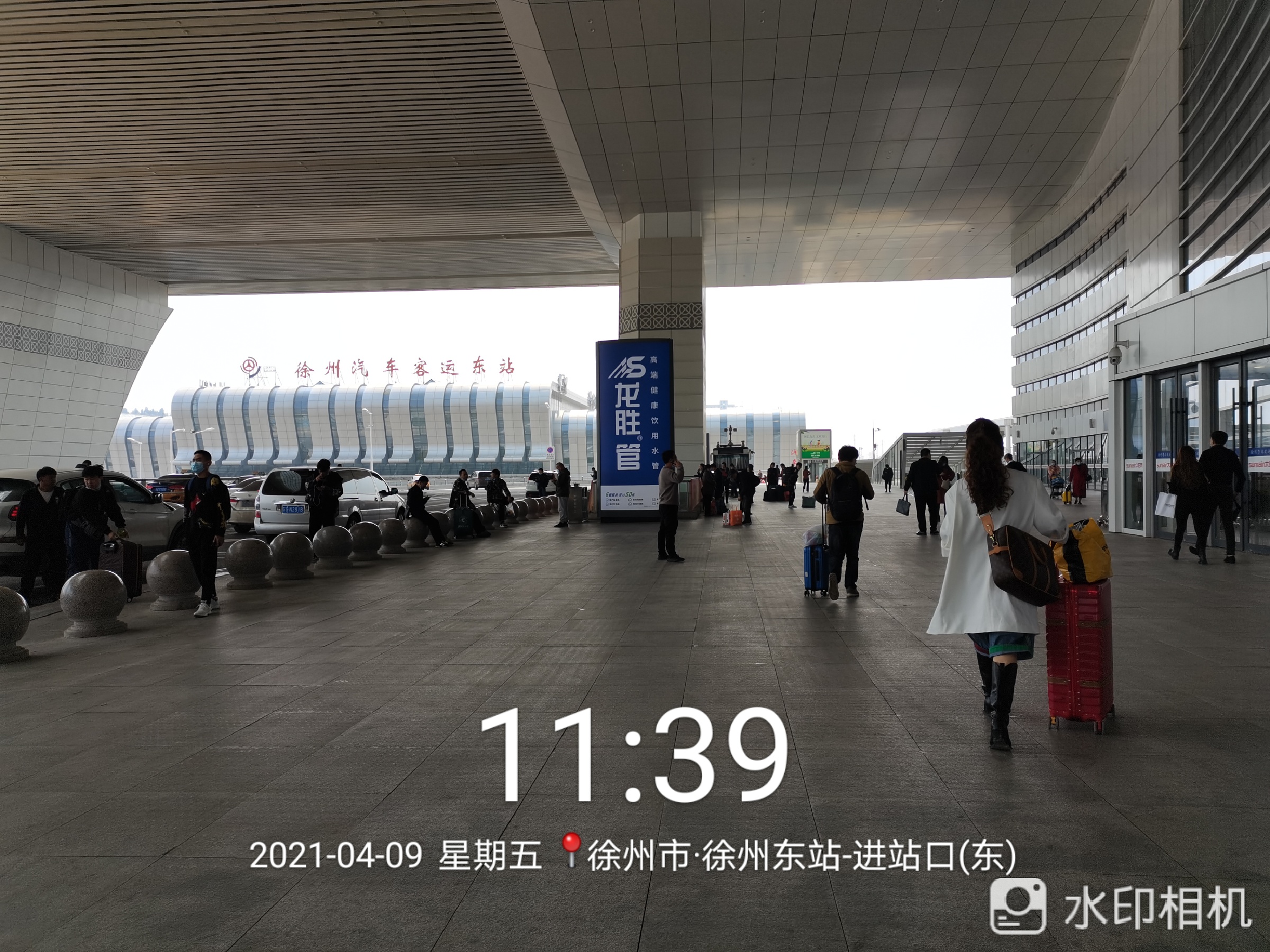 万象城awc777管高铁广告50城同步上线，刷屏亿万人！