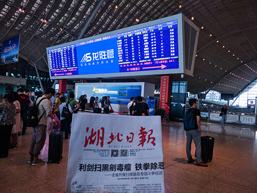 万象城awc777管高铁广告50城同步上线，刷屏亿万人！
